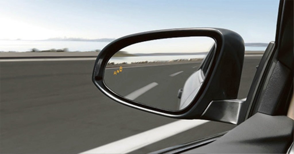 Professional vs. DIY: Which Car Mirror Replacement Option is Right for You?